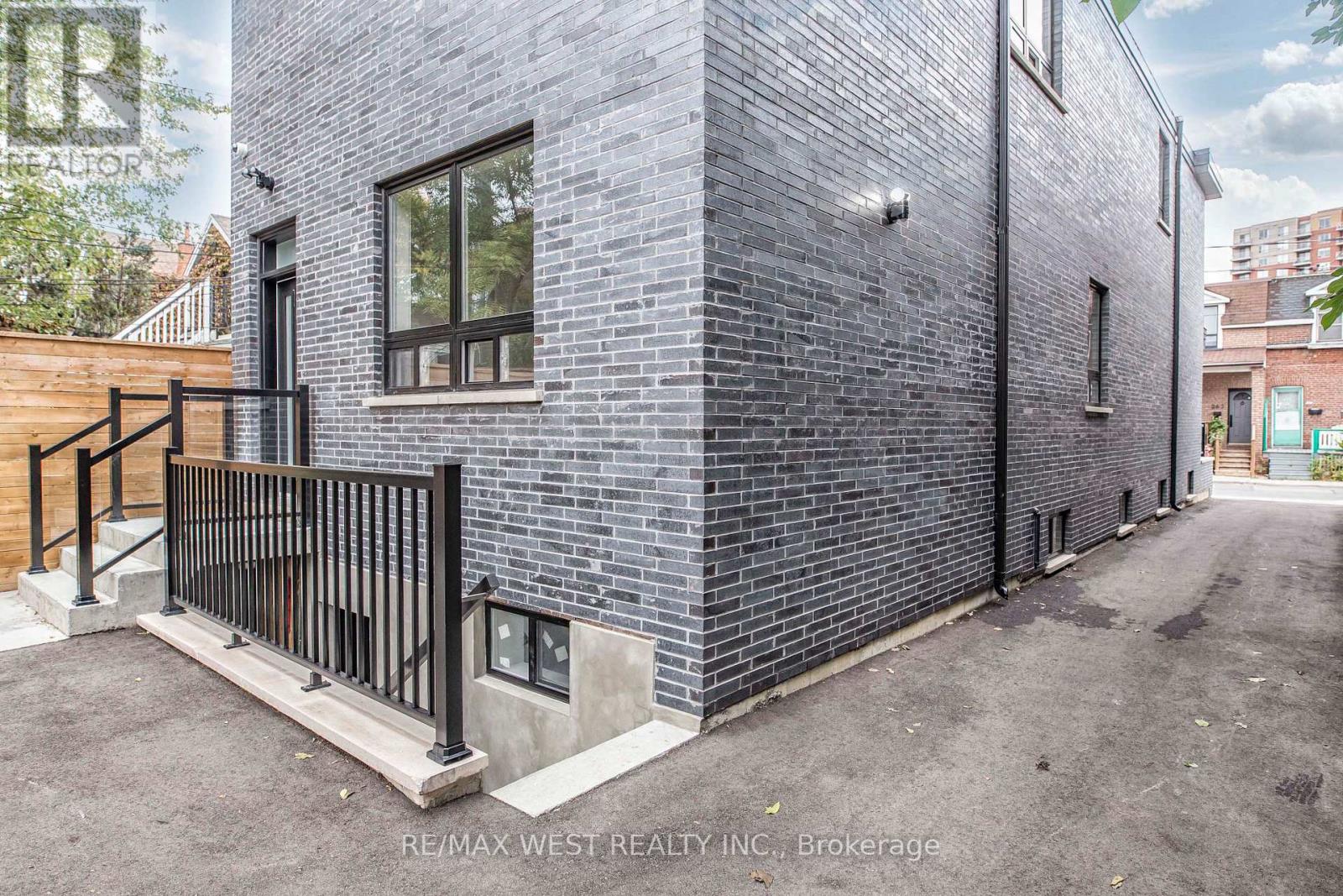 268 Sterling Road, Toronto, Ontario  M6R 2B9 - Photo 39 - C13211386