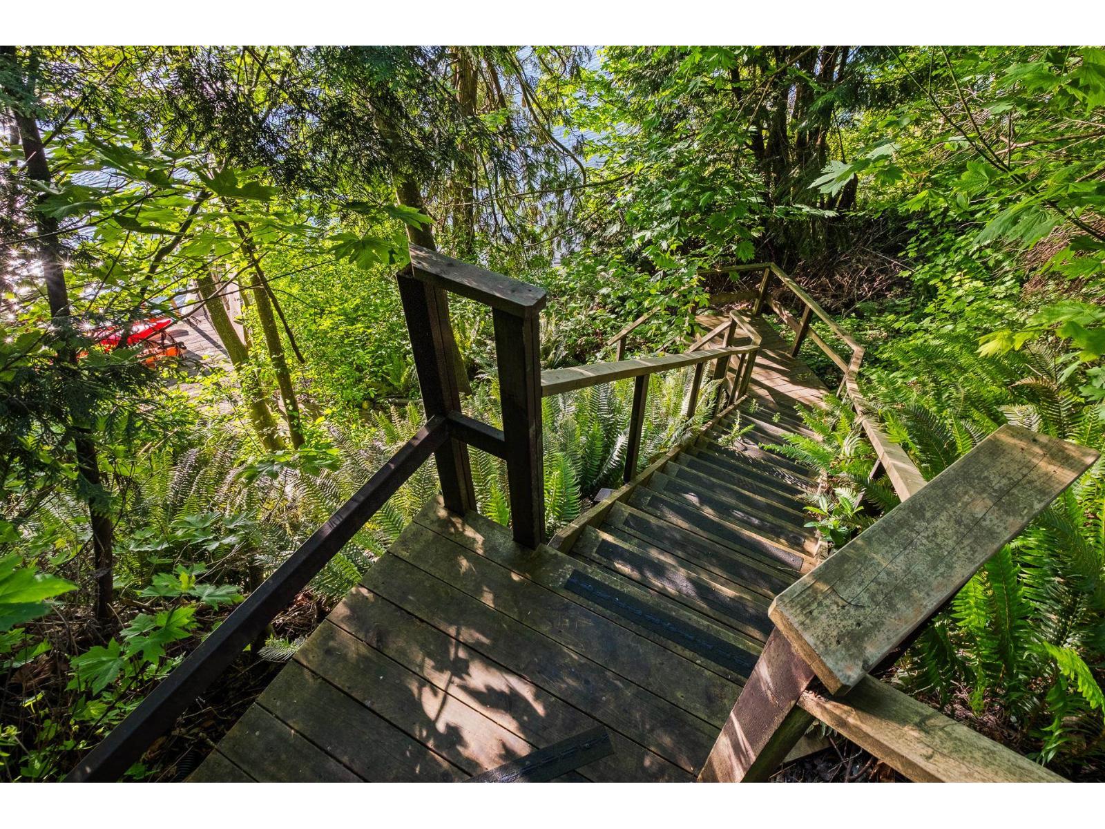 13419 Crescent Road, Surrey, British Columbia  V4P 1J5 - Photo 2 - R3129470