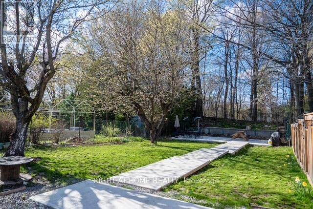 148 Glen Albert Drive, Toronto, Ontario  M4B 1J3 - Photo 13 - E13211344