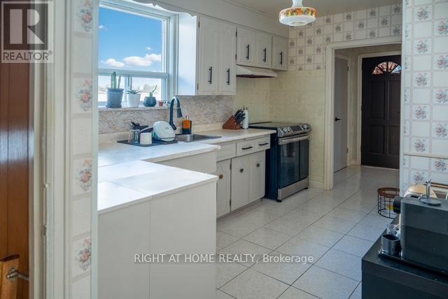 148 Glen Albert Drive, Toronto, Ontario  M4B 1J3 - Photo 9 - E13211344