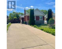 34 GREYLAWN CRESCENT, Toronto, Ontario