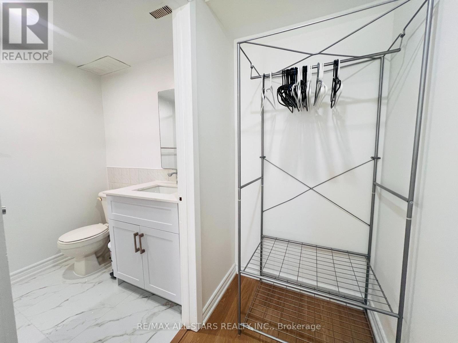 25607 Woodbine Avenue, Georgina, Ontario  L4P 3E9 - Photo 8 - N13211422