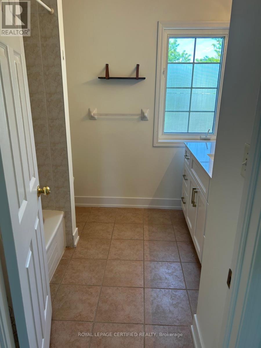 5612 Thorn Lane, Burlington, Ontario  L7L 6T5 - Photo 19 - W13211348