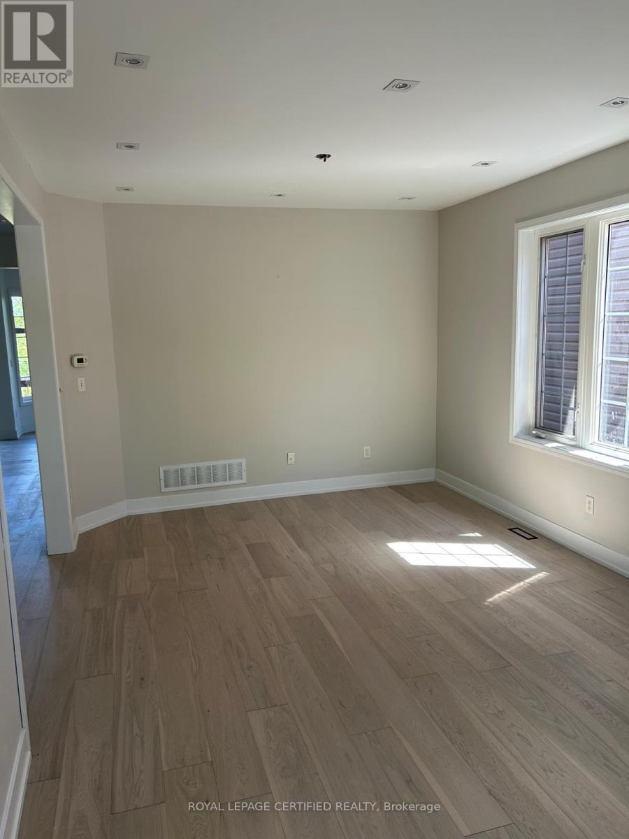 5612 Thorn Lane, Burlington, Ontario  L7L 6T5 - Photo 4 - W13211348
