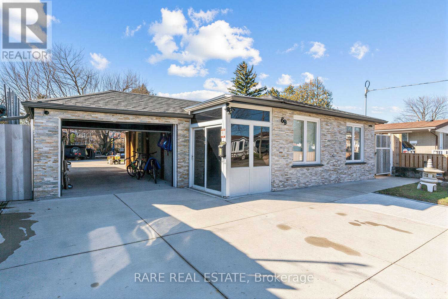 69 Fletcherdon Crescent, Toronto, Ontario  M3N 1S2 - Photo 4 - W13211402