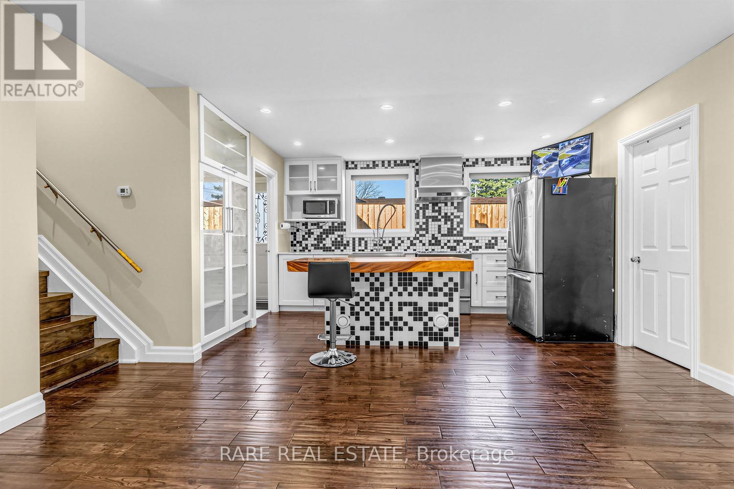 69 Fletcherdon Crescent, Toronto, Ontario  M3N 1S2 - Photo 8 - W13211402