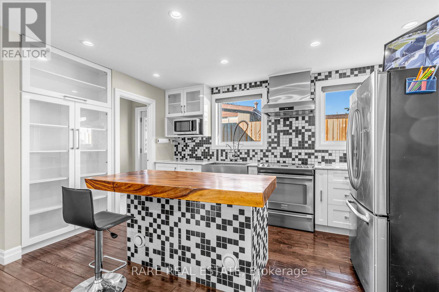 69 Fletcherdon Crescent, Toronto, Ontario  M3N 1S2 - Photo 9 - W13211402