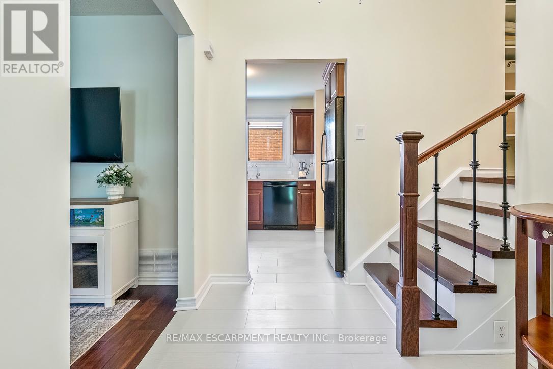 3268 Mainsail Crescent, Mississauga, Ontario  L5L 1H2 - Photo 6 - W13211450