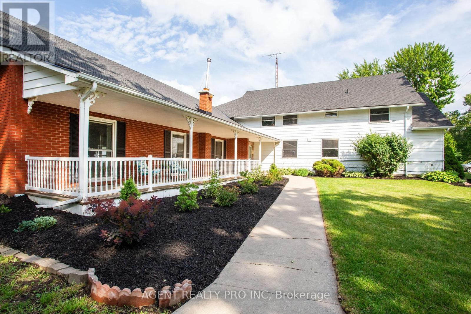 24264 Coldstream Road, Middlesex Centre, Ontario N0M 2A0 - Photo 2 - X13211504