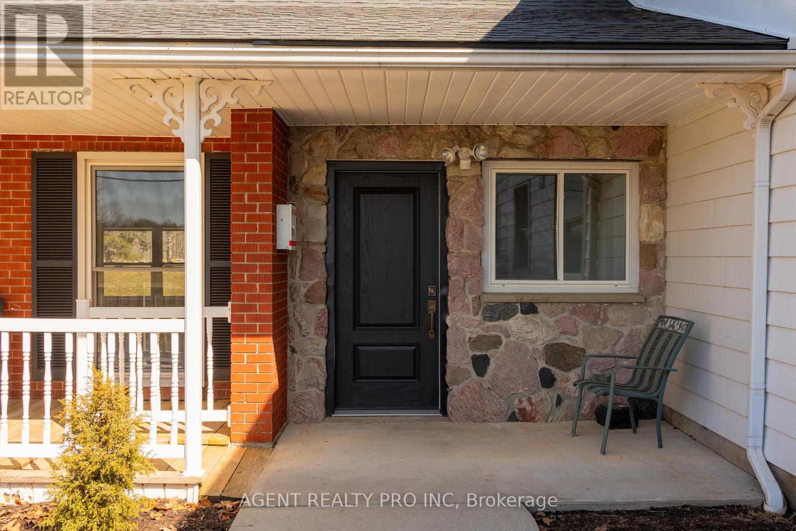 24264 Coldstream Road, Middlesex Centre, Ontario N0M 2A0 - Photo 4 - X13211504