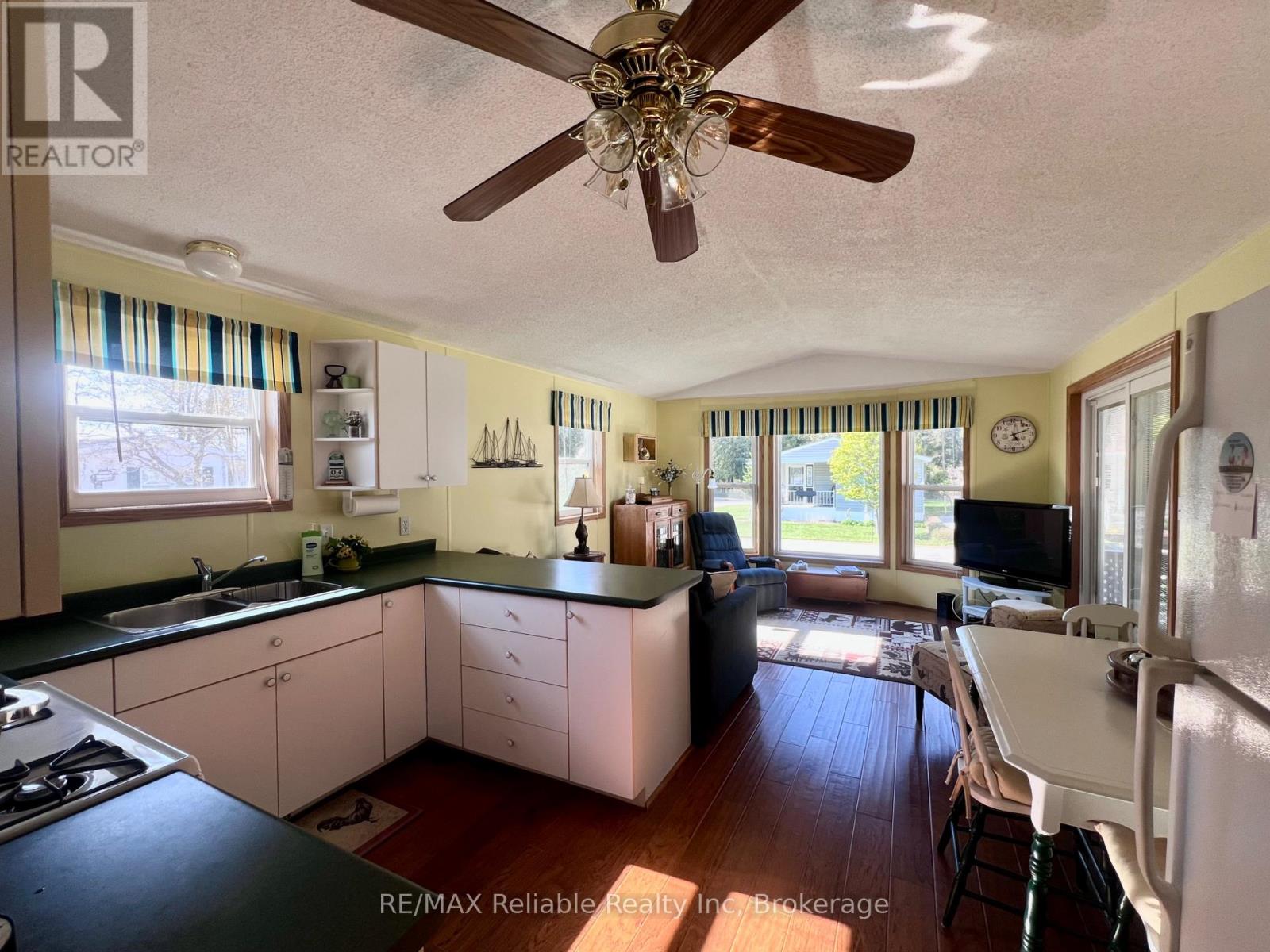 1 Club Terrace - 77307 Bluewater Highway, Bluewater, Ontario  N0M 1G0 - Photo 2 - X13211516
