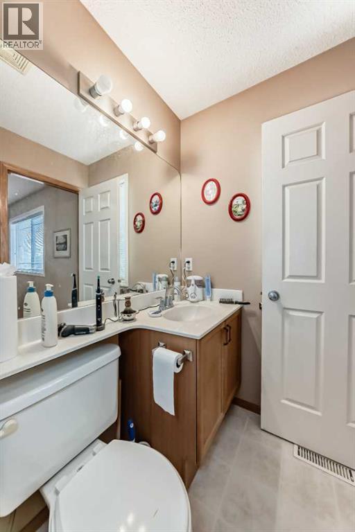 203 West Lakeview Circle, Chestermere, Alberta  T1X 1M5 - Photo 34 - A2310713