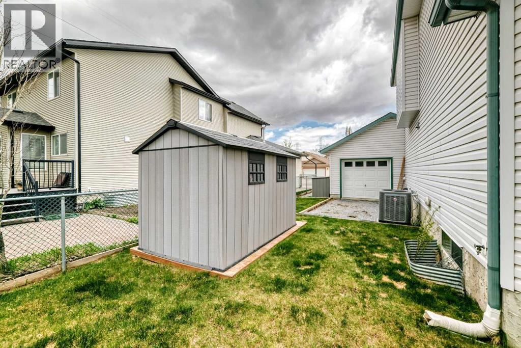 203 West Lakeview Circle, Chestermere, Alberta  T1X 1M5 - Photo 45 - A2310713