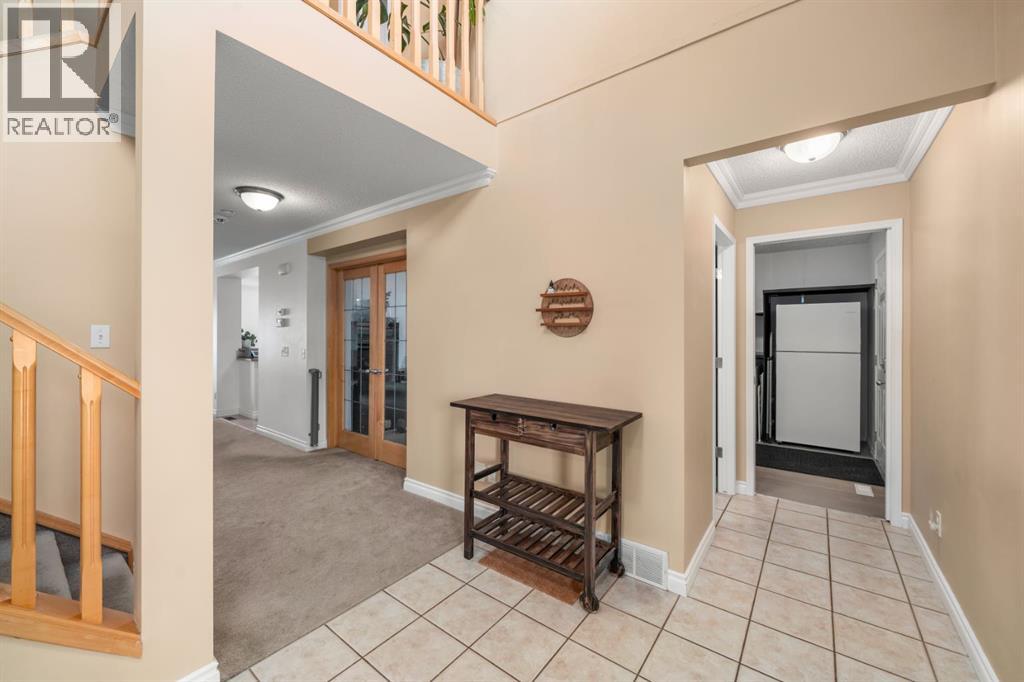 26 Somerset Crescent Sw, Calgary, Alberta T2Y 3V7 - Photo 3 - A2313017