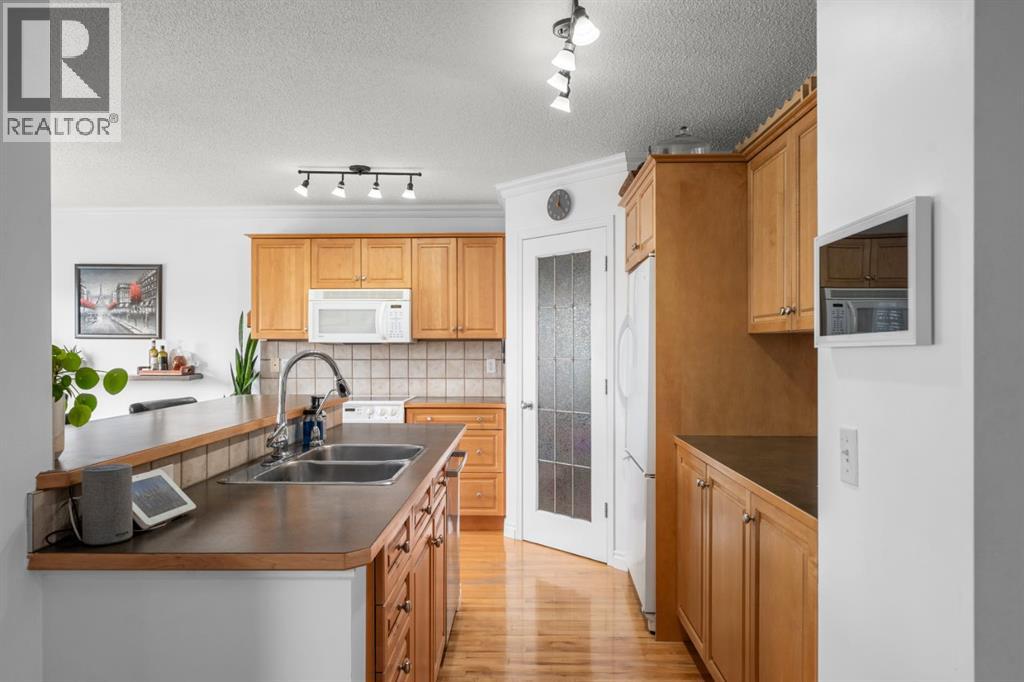 26 Somerset Crescent Sw, Calgary, Alberta T2Y 3V7 - Photo 8 - A2313017
