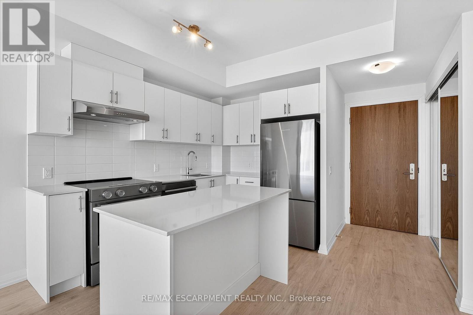 2408 - 27 Korda Gate, Vaughan, Ontario  L4K 0P6 - Photo 2 - N13211482