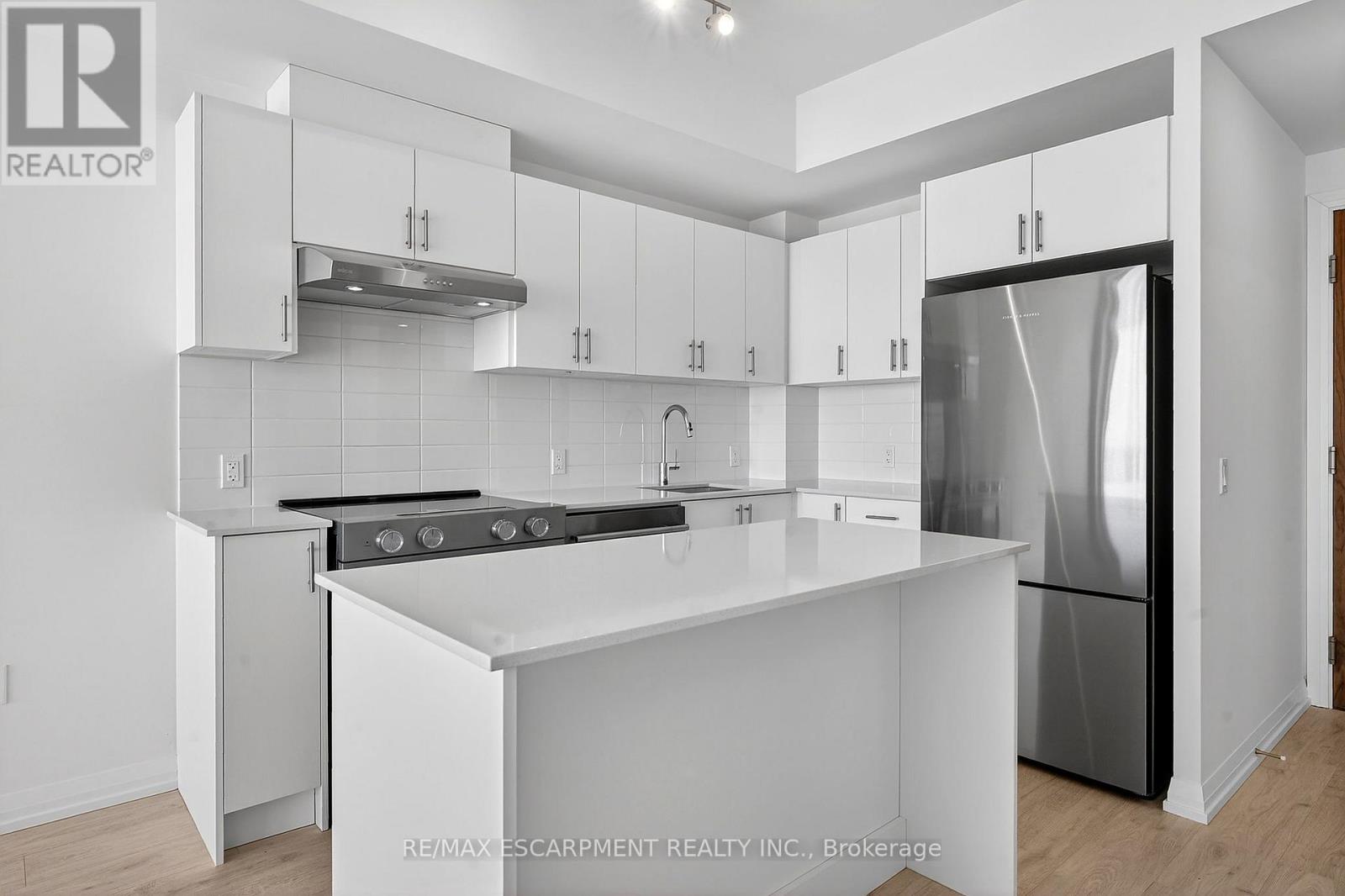 2408 - 27 Korda Gate, Vaughan, Ontario  L4K 0P6 - Photo 4 - N13211482