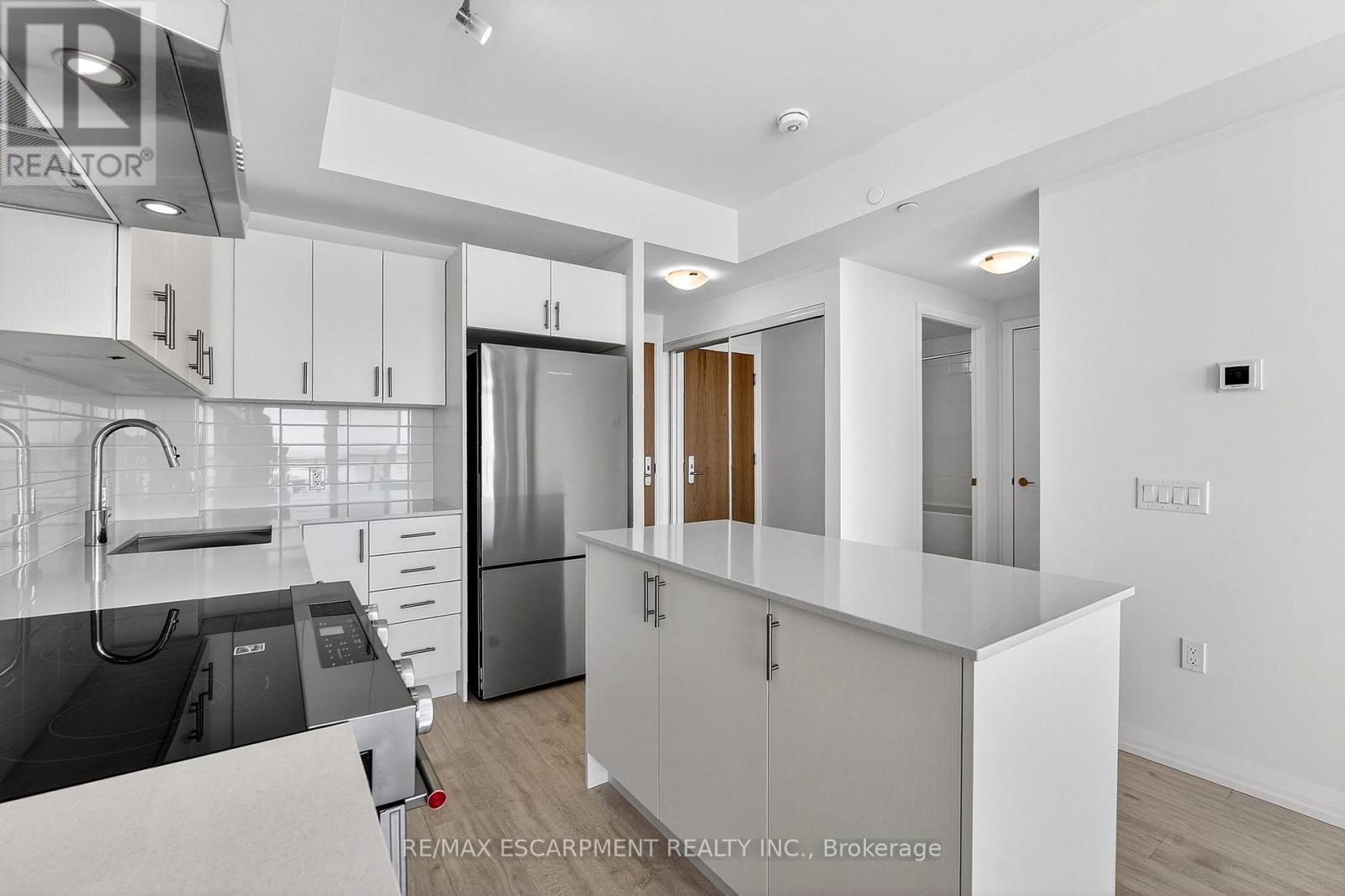 2408 - 27 Korda Gate, Vaughan, Ontario  L4K 0P6 - Photo 5 - N13211482