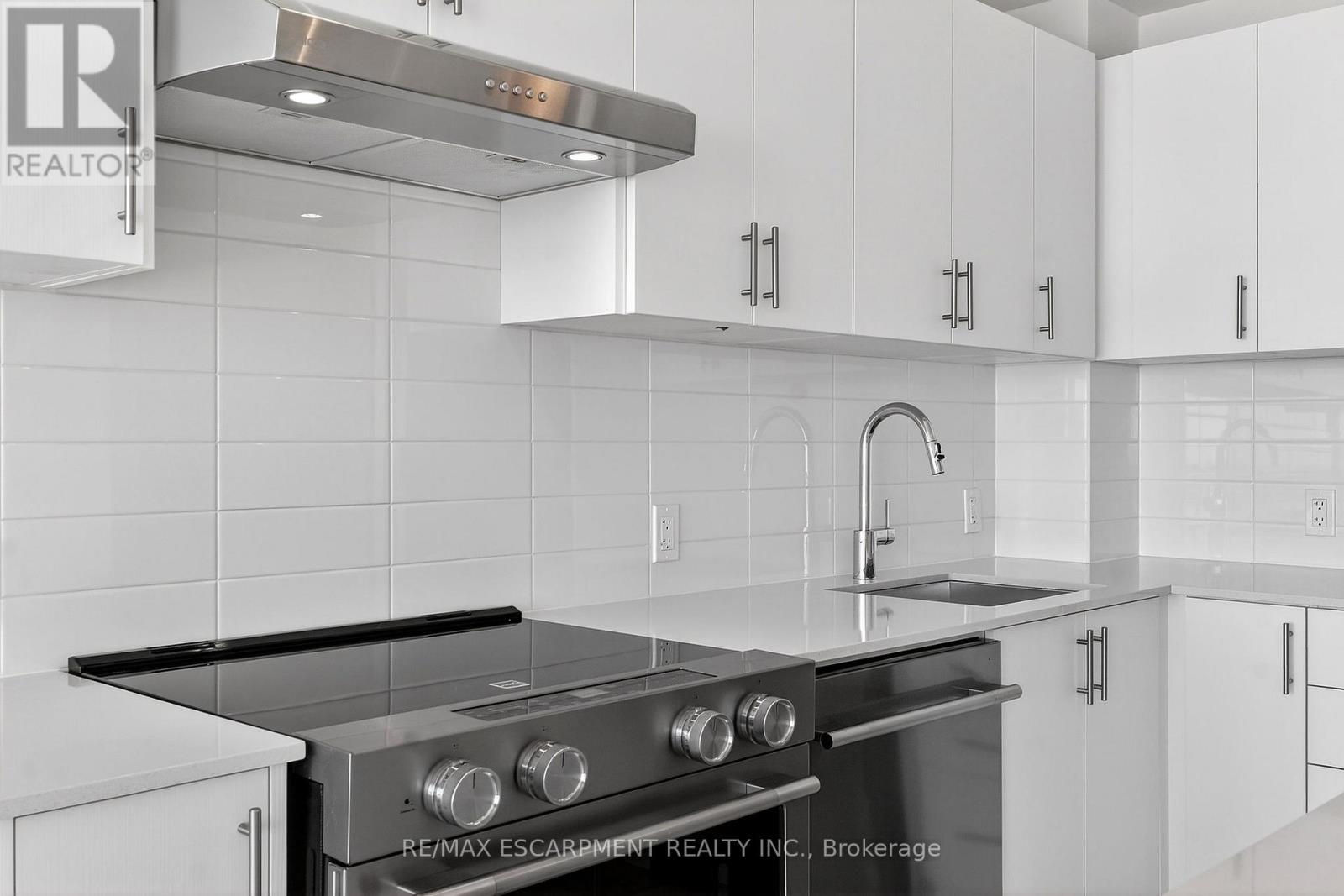 2408 - 27 Korda Gate, Vaughan, Ontario  L4K 0P6 - Photo 7 - N13211482