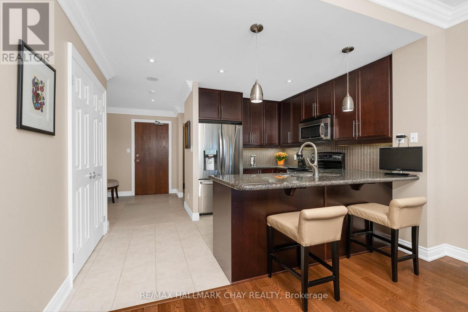 410 - 37 Ellen Street, Barrie (City Centre), Ontario  L4N 6G2 - Photo 10 - S13211472