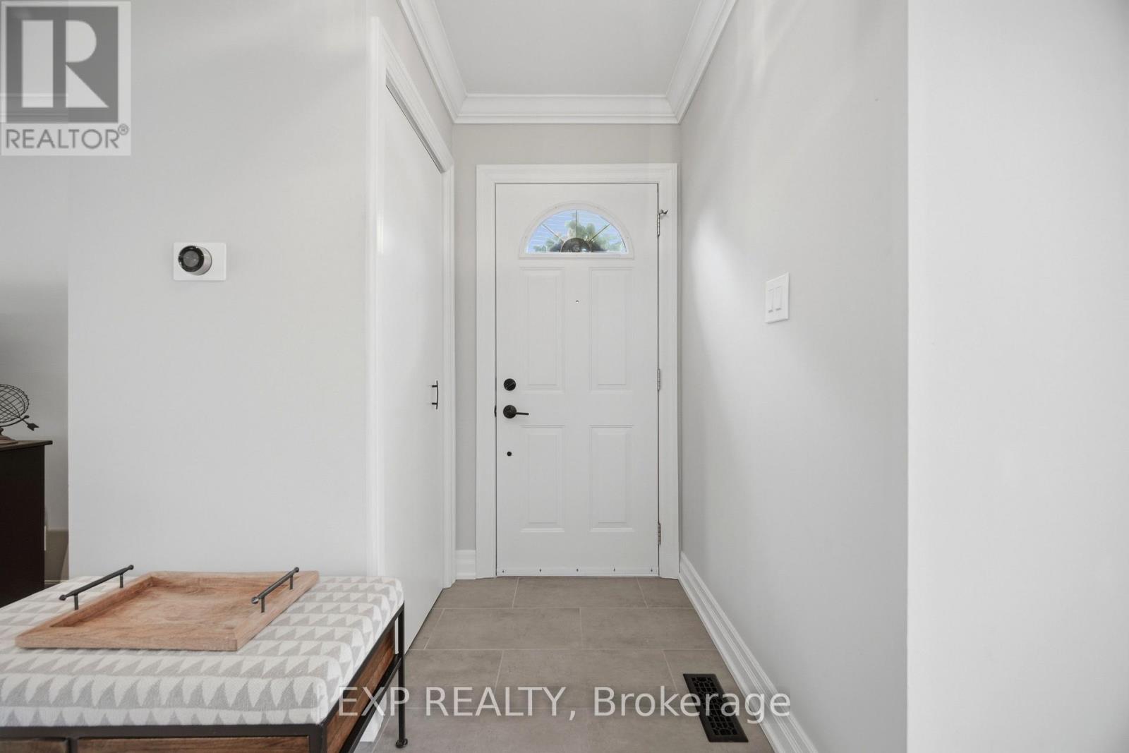 678 Green Meadow Crescent, Mississauga, Ontario  L5A 2V2 - Photo 2 - W13211502