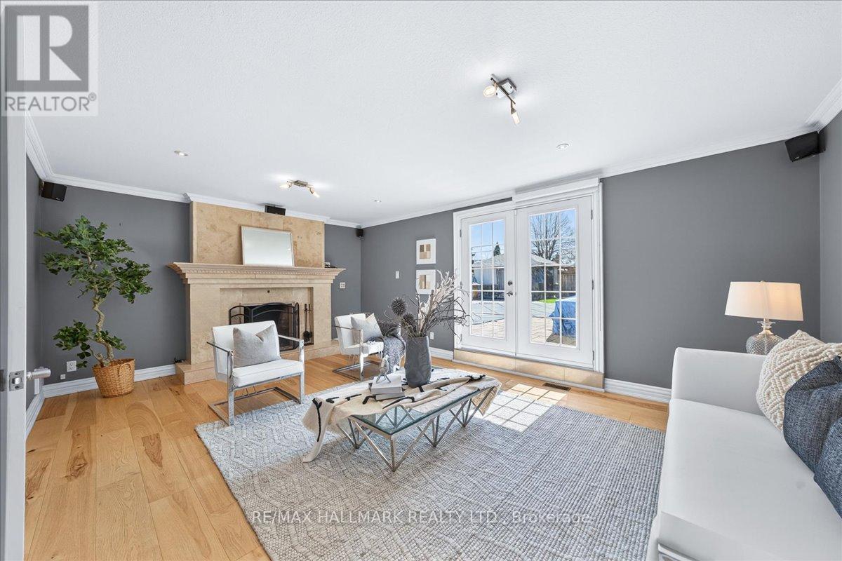 25 Fenley Drive, Toronto, Ontario  M9R 1M3 - Photo 7 - W13211522