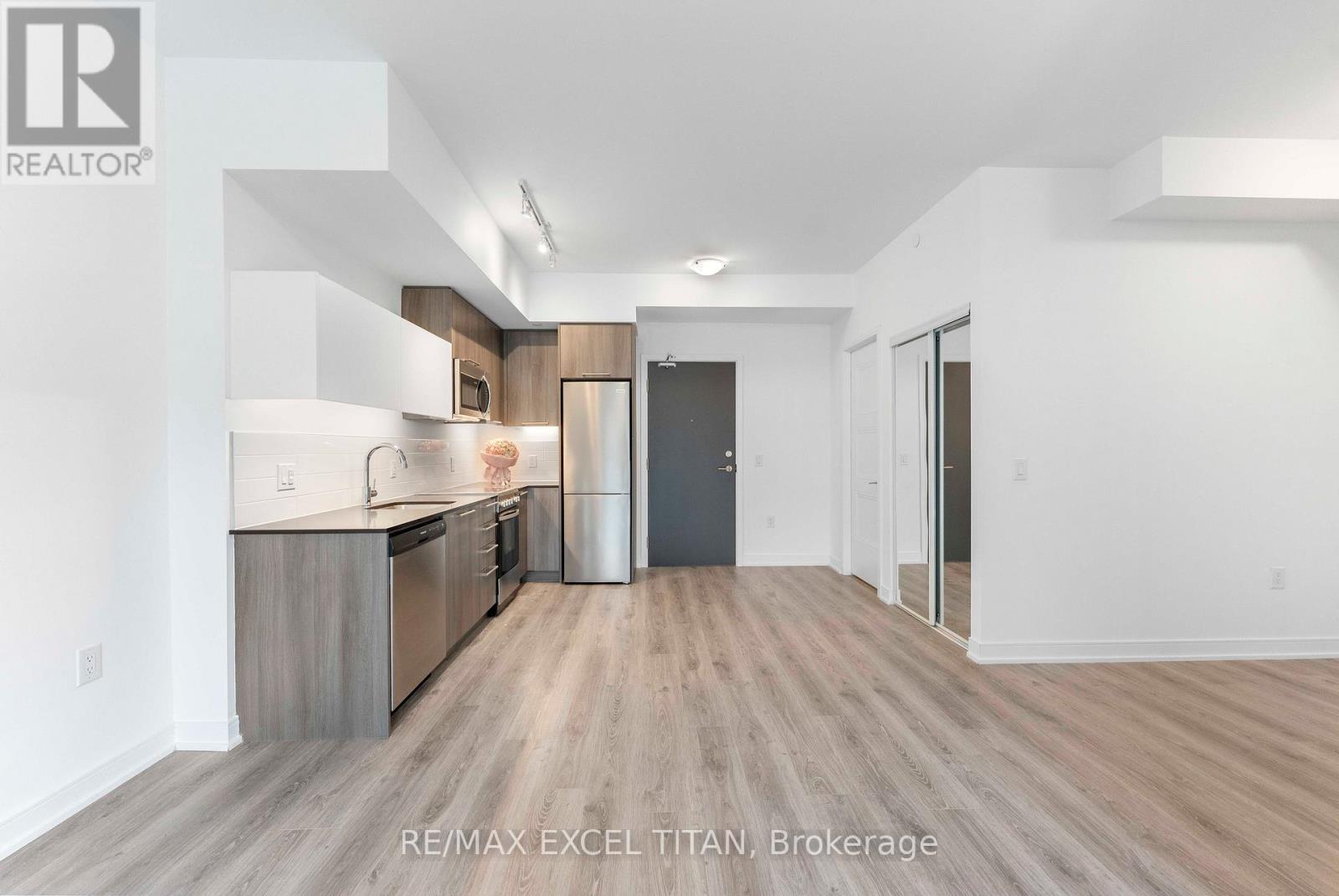 205 - 25 Neighbourhood Lane, Toronto, Ontario M8Y 0C4 - Photo 4 - W13211536