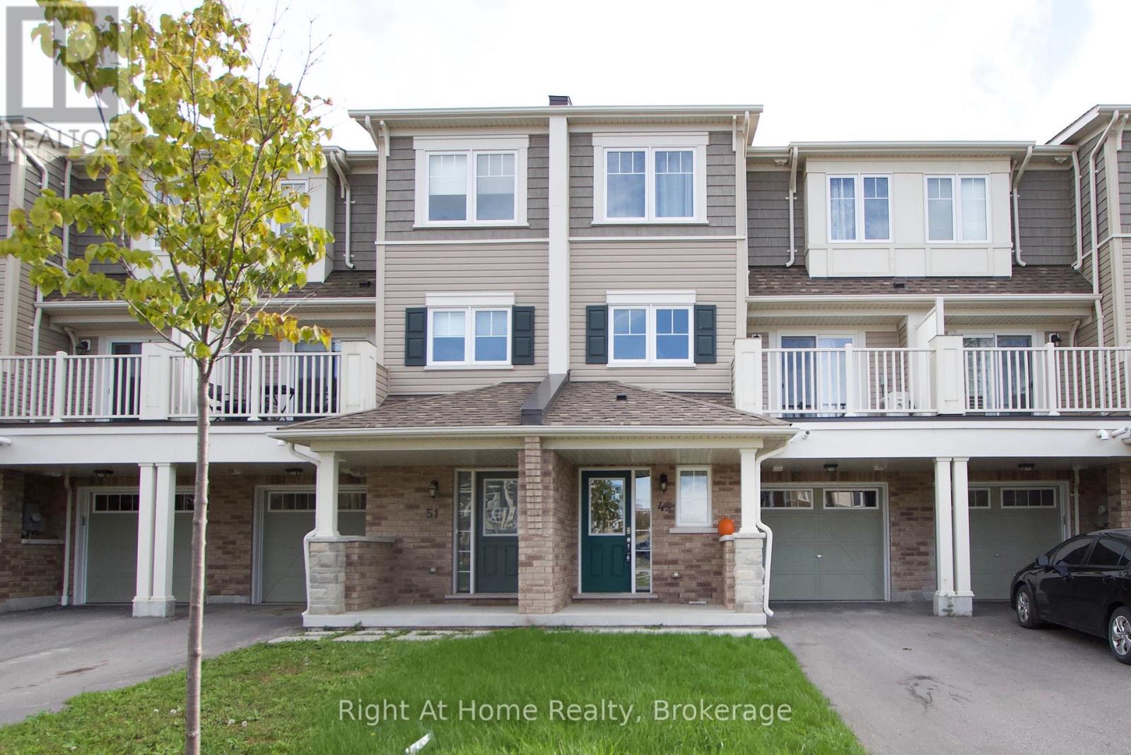 49 Far North Court, Oshawa, Ontario  L1L 0J5 - Photo 2 - E13211636
