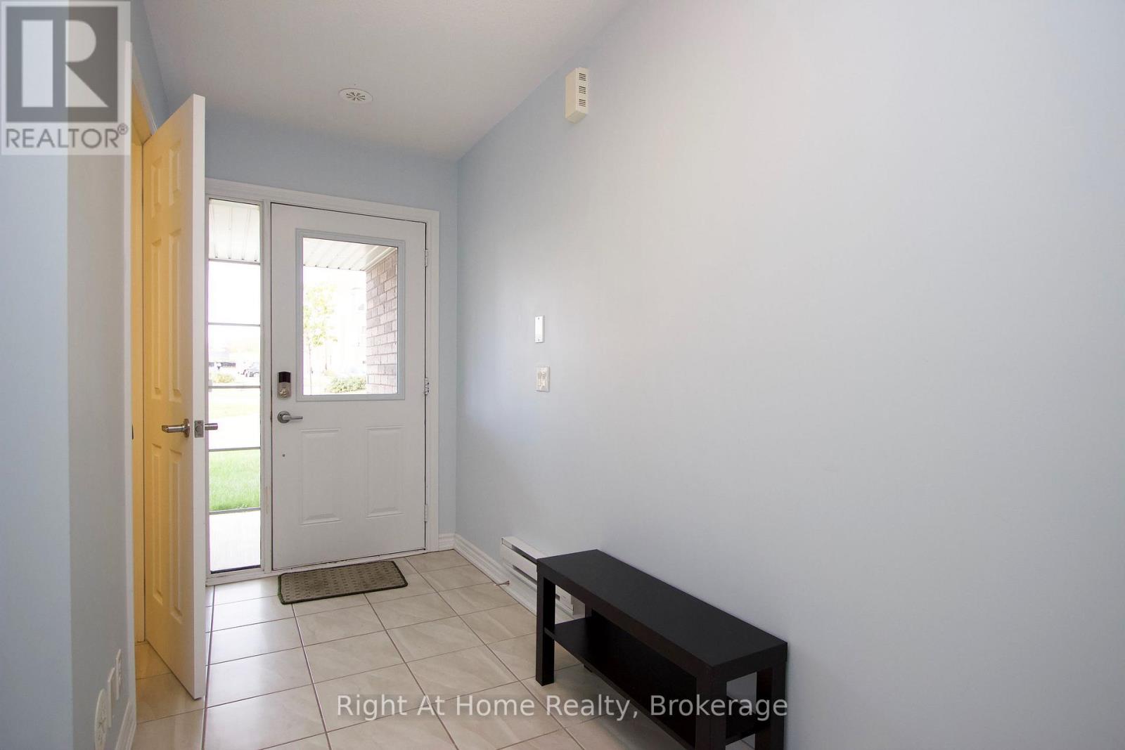 49 Far North Court, Oshawa, Ontario  L1L 0J5 - Photo 3 - E13211636