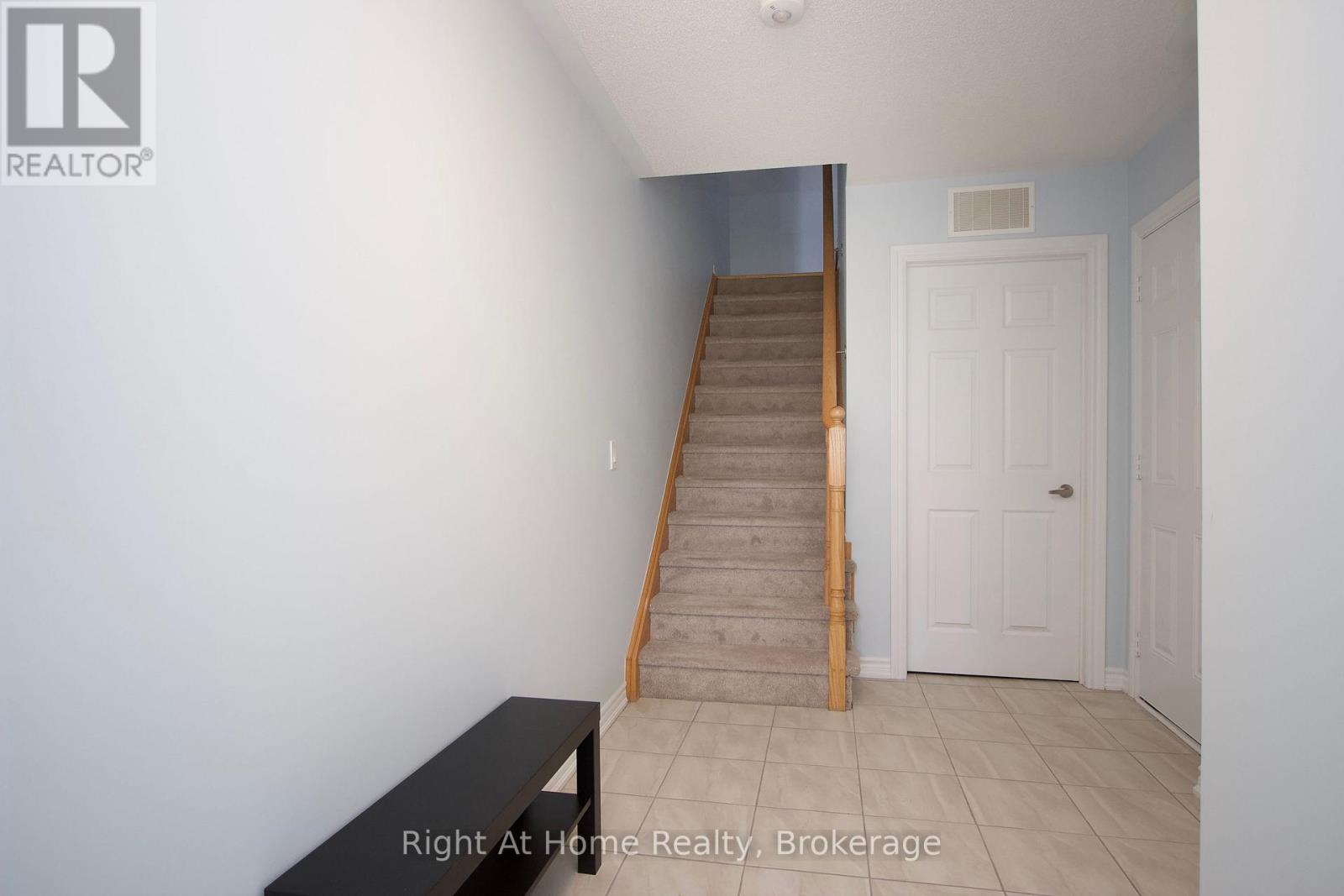 49 Far North Court, Oshawa, Ontario  L1L 0J5 - Photo 4 - E13211636