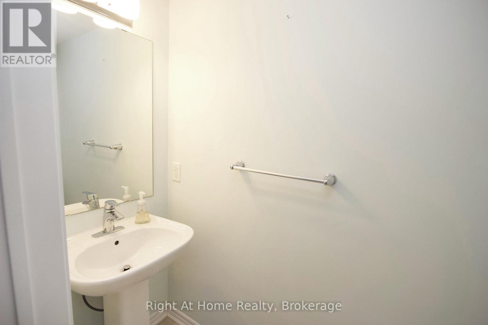 49 Far North Court, Oshawa, Ontario  L1L 0J5 - Photo 5 - E13211636
