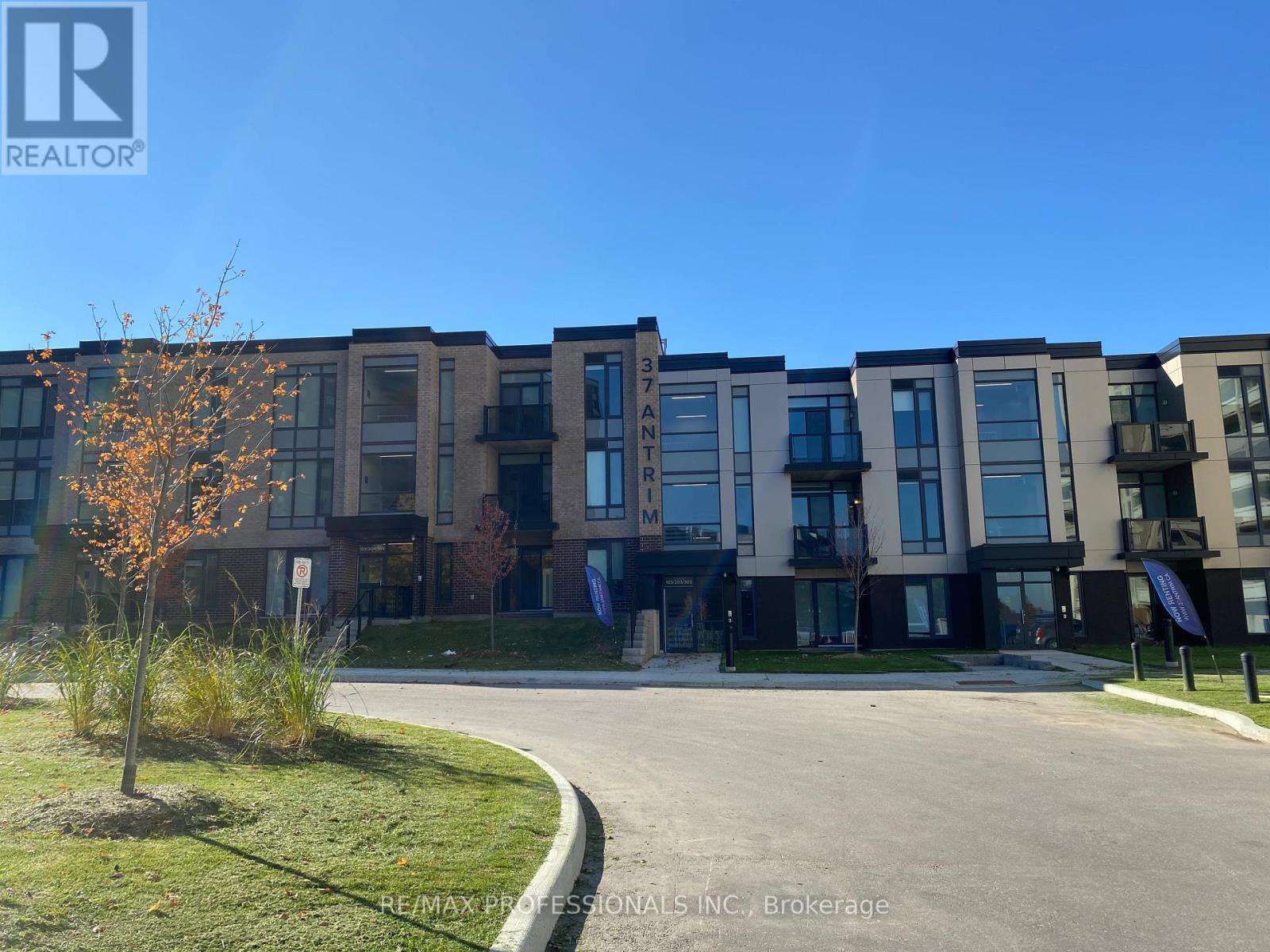 207 - 37 Antrim Crescent, Toronto, Ontario  M1P 0E8 - Photo 1 - E13211552