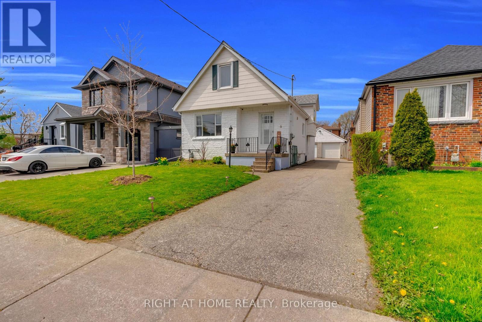 6 VANBRUGH AVENUE, Toronto, Ontario