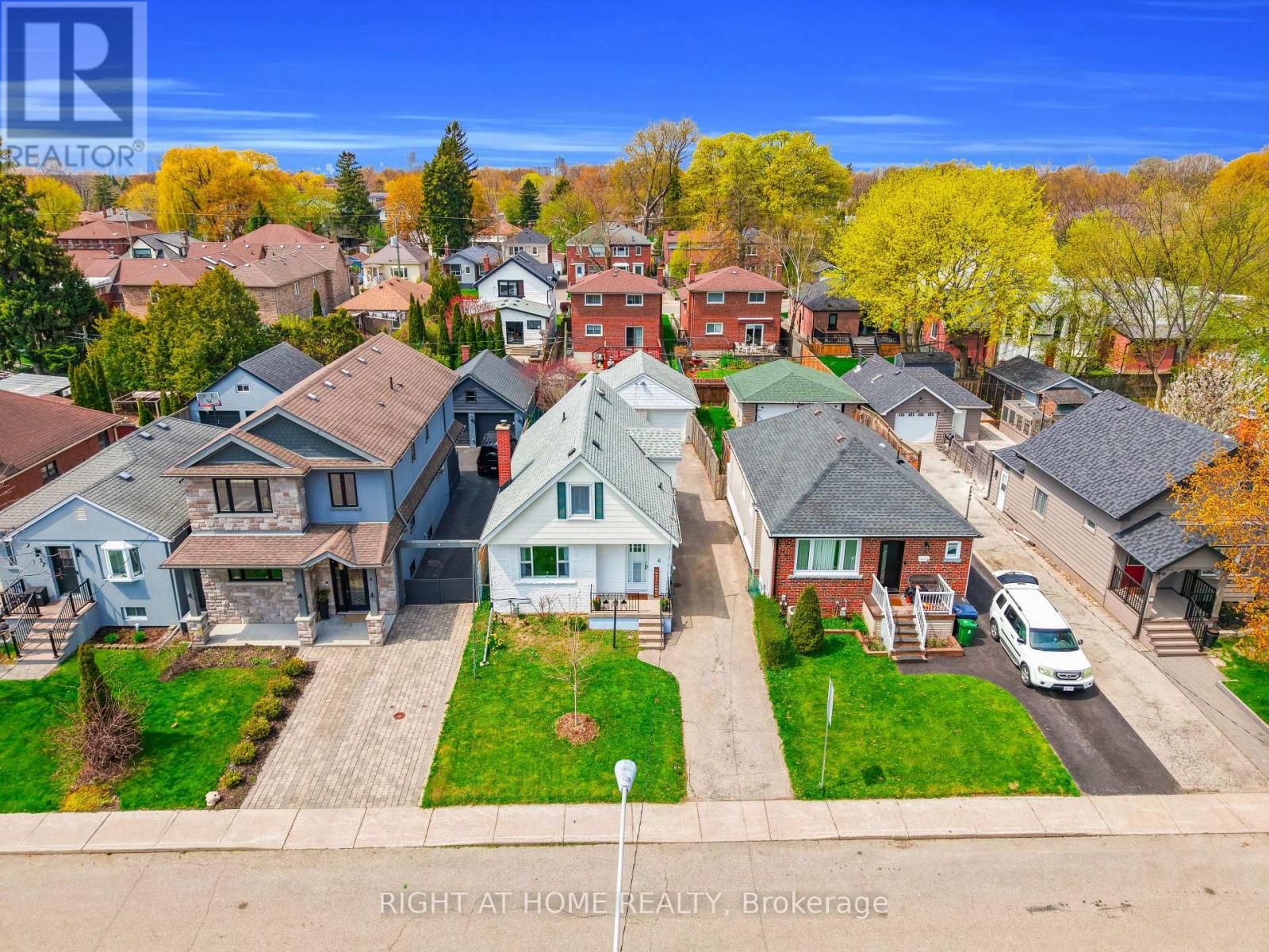 6 Vanbrugh Avenue, Toronto, Ontario  M1N 3S7 - Photo 5 - E13211644