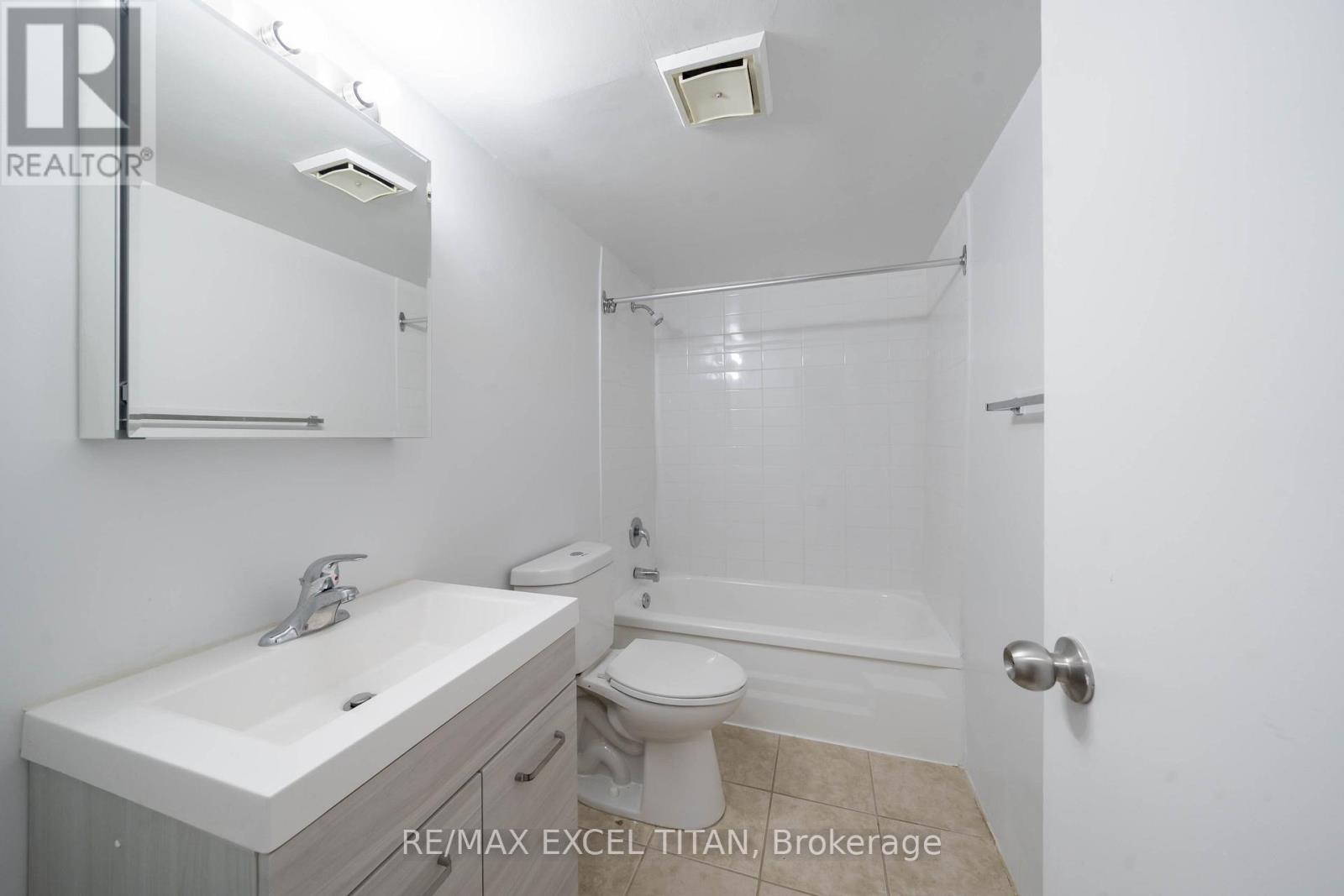914 - 5 Glamorgan Avenue, Toronto, Ontario  M1P 4P1 - Photo 11 - E13211650