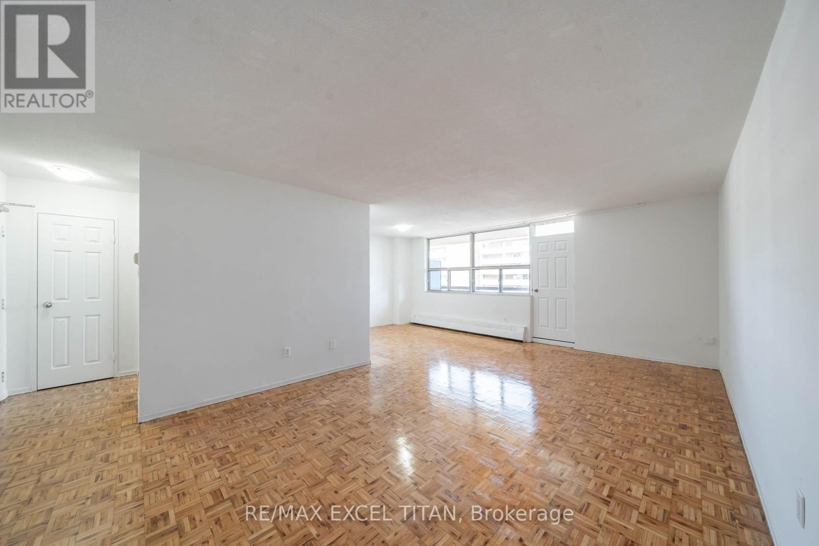 914 - 5 Glamorgan Avenue, Toronto, Ontario  M1P 4P1 - Photo 7 - E13211650