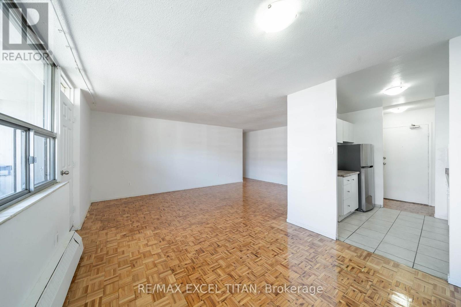 914 - 5 Glamorgan Avenue, Toronto, Ontario  M1P 4P1 - Photo 8 - E13211650