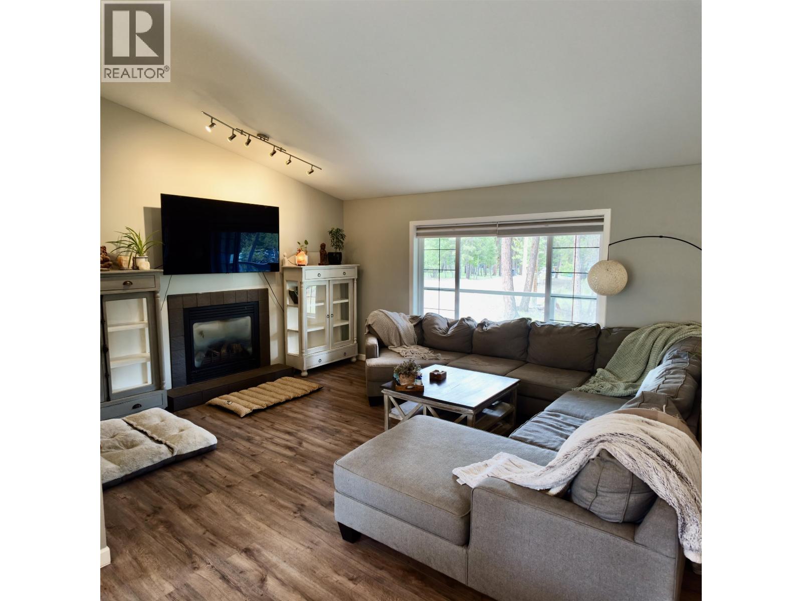 4838 Kitwanga Drive, 108 Mile Ranch, British Columbia  V0K 2Z0 - Photo 6 - R3129318