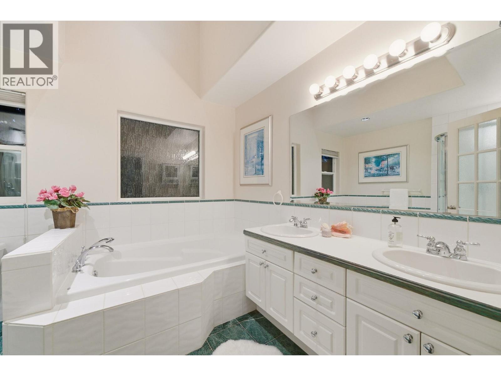 4383 Cove Cliff Road, North Vancouver, British Columbia  V7G 1Z3 - Photo 14 - R3129077