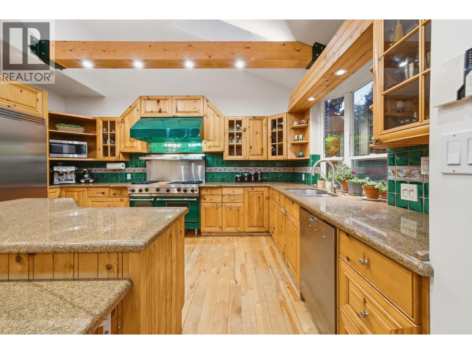 4383 Cove Cliff Road, North Vancouver, British Columbia  V7G 1Z3 - Photo 8 - R3129077
