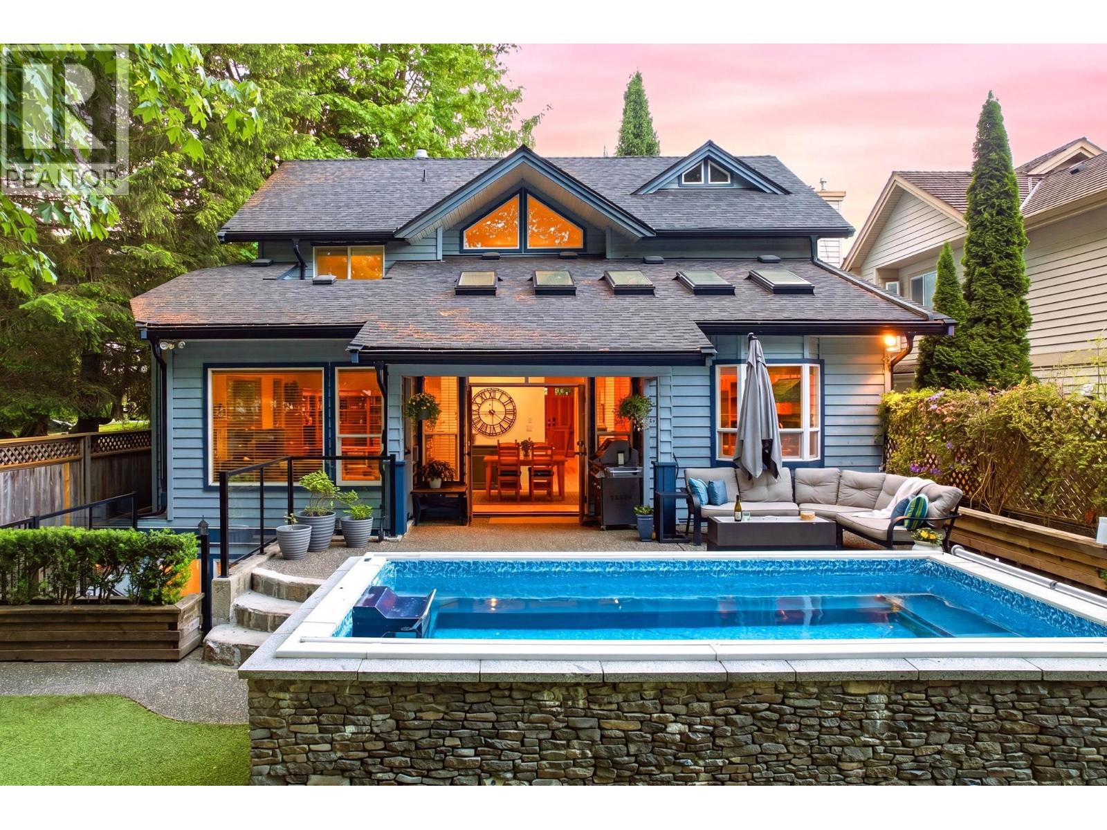 4383 Cove Cliff Road, North Vancouver, British Columbia  V7G 1Z3 - Photo 2 - R3129077