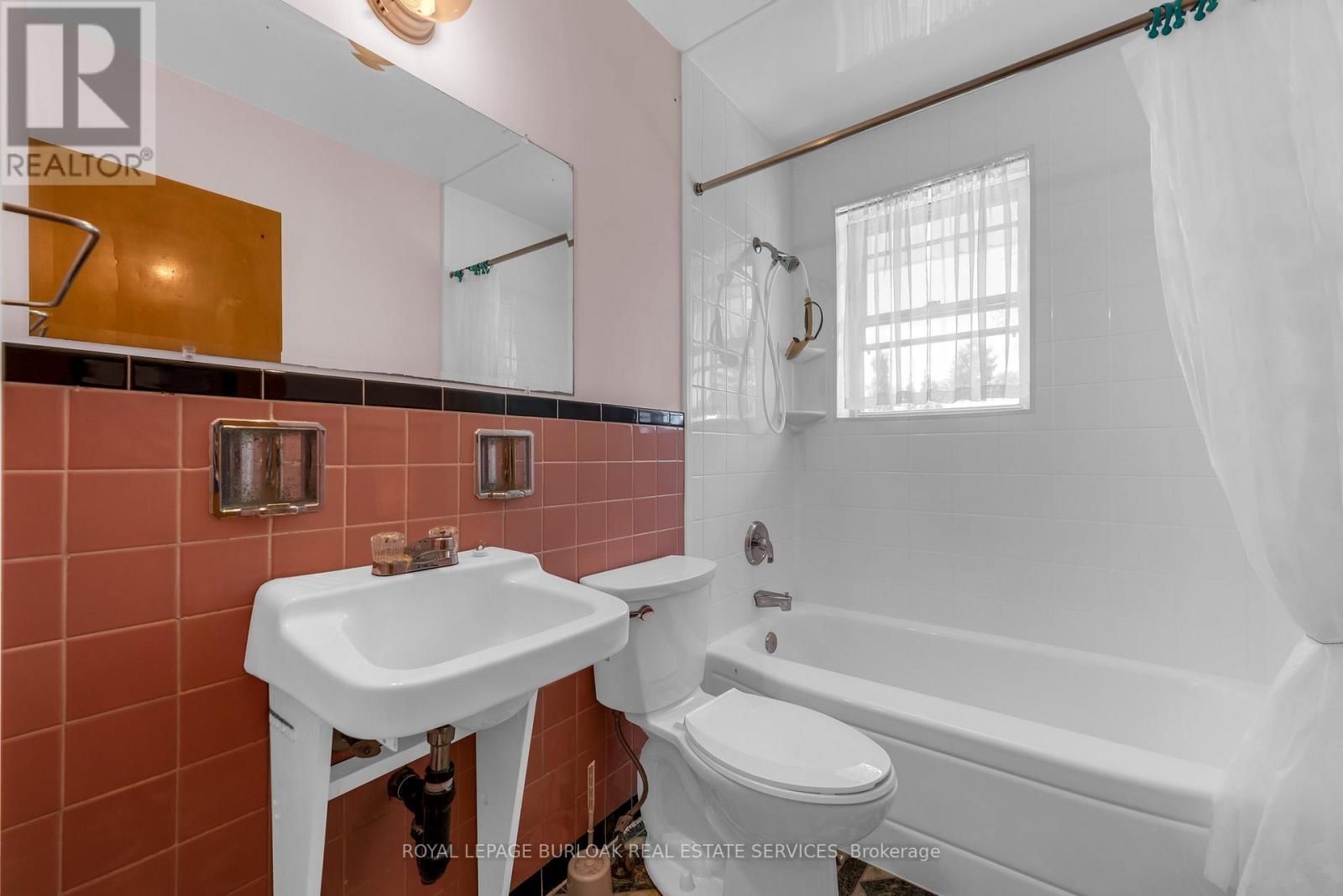 234-236 Pine Cove Road, Burlington, Ontario  L7N 1W2 - Photo 14 - W13211592