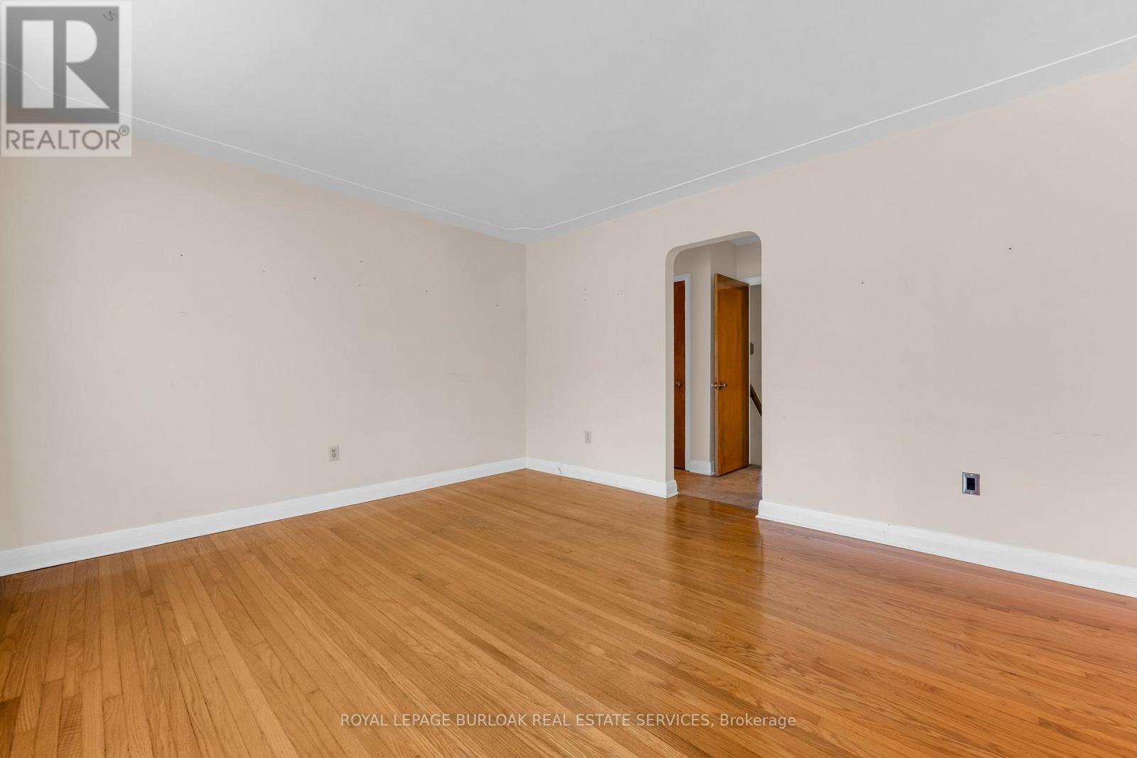 234-236 Pine Cove Road, Burlington, Ontario  L7N 1W2 - Photo 4 - W13211592