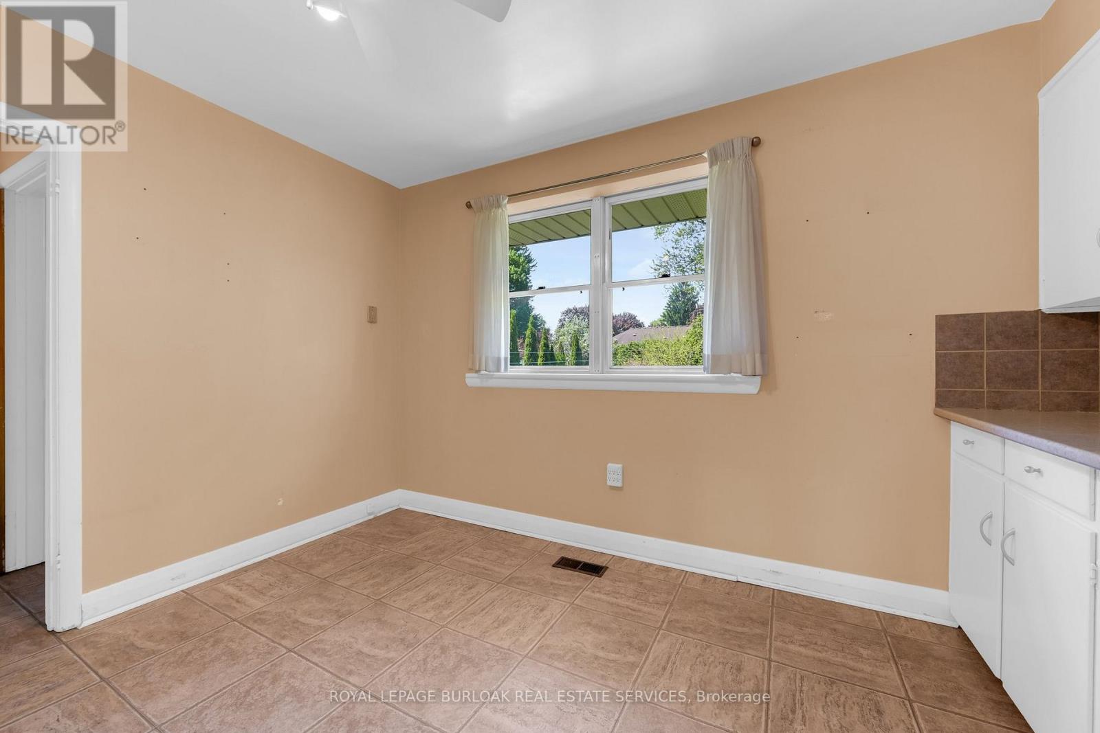 234-236 Pine Cove Road, Burlington, Ontario  L7N 1W2 - Photo 8 - W13211592