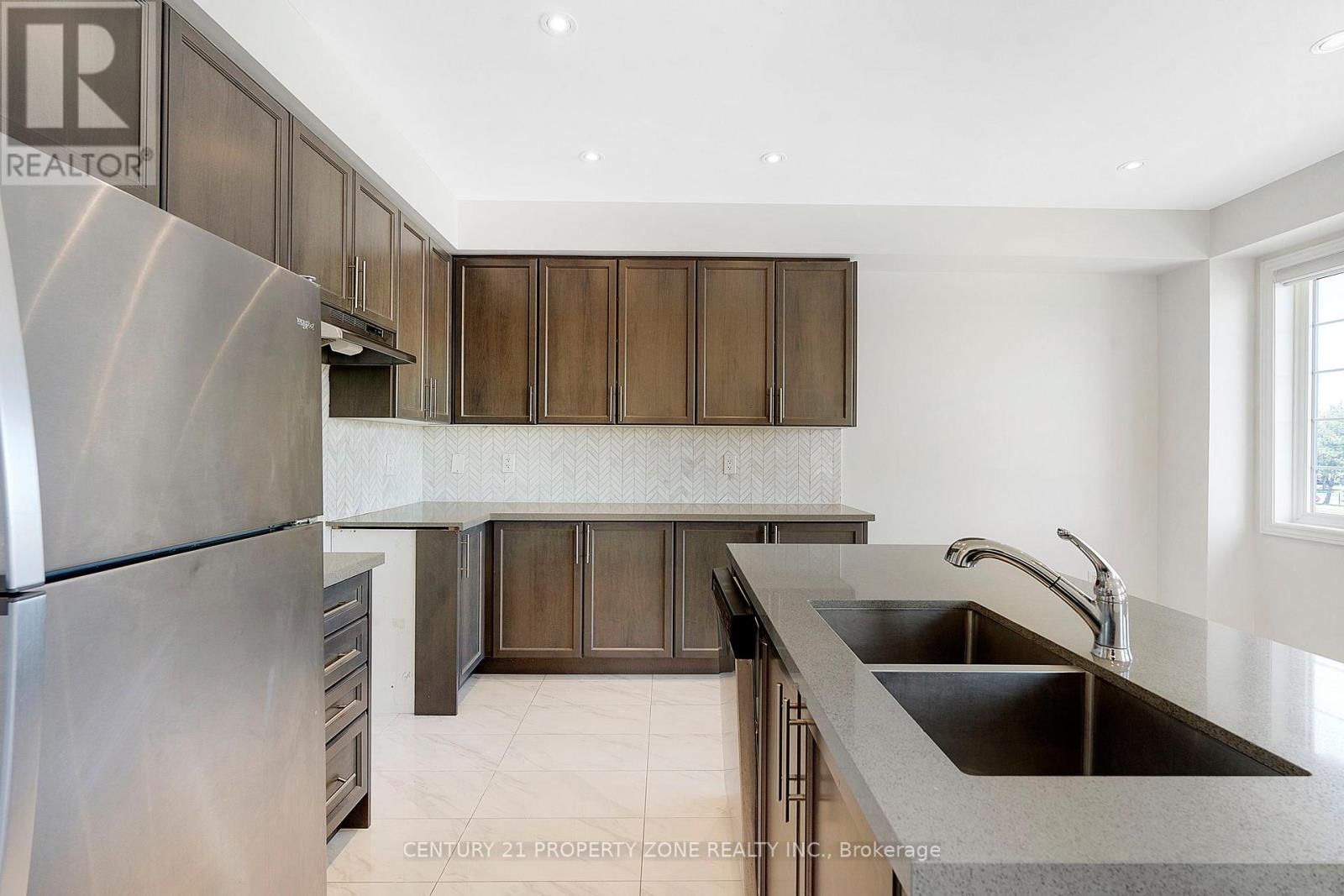 25 Hashmi Place, Brampton, Ontario  L6Y 0H8 - Photo 10 - W13211606