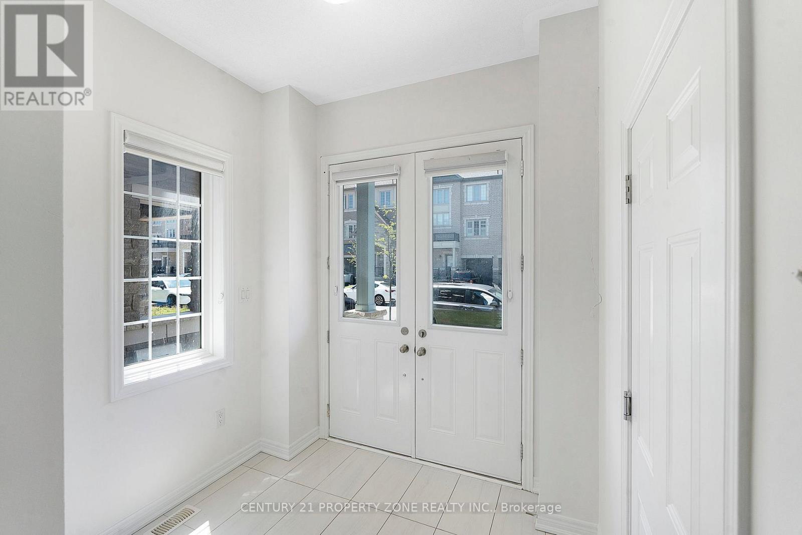 25 Hashmi Place, Brampton, Ontario  L6Y 0H8 - Photo 4 - W13211606