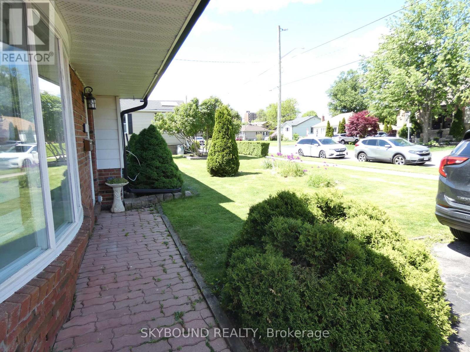 2 - 98 BARTON STREET, Milton, Ontario
