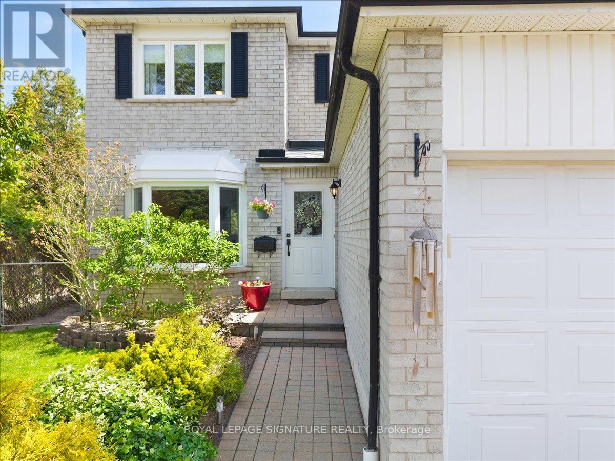 6841 Markwood Place, Mississauga, Ontario  L5N 4K7 - Photo 2 - W13211654