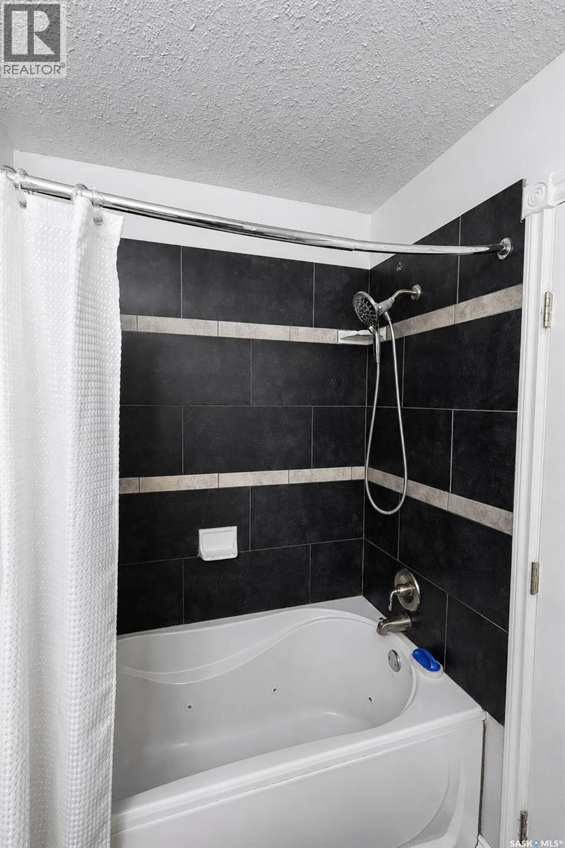 1699 Allbright Crescent, Prince Albert, Saskatchewan  S6V 7C3 - Photo 11 - SK037492