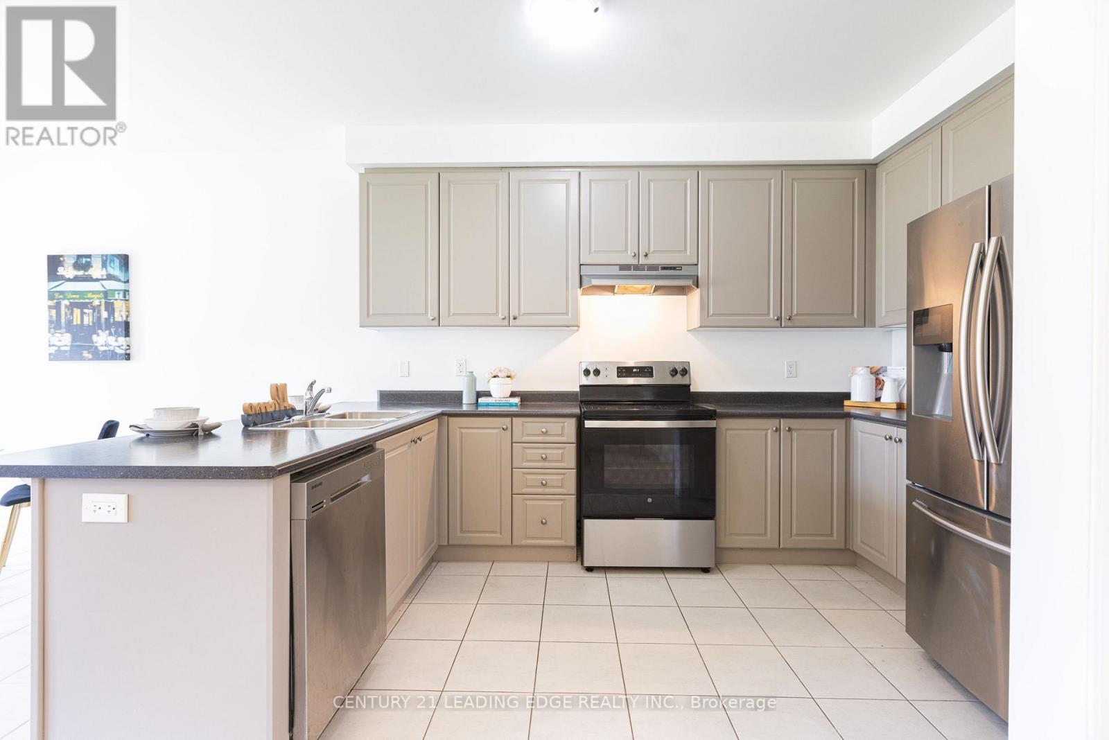 8 Bruton Street, Thorold, Ontario  L2V 0J6 - Photo 4 - X13211598
